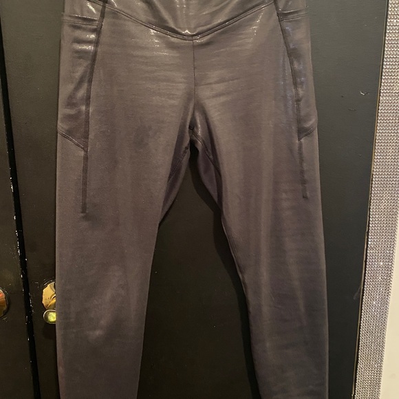 Love pink shiny material leggings - Picture 5 of 7